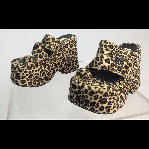 Vintage Y2K cheetah print platforms - Picture 3 of 3